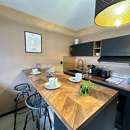 Flechambault Face A La Basilique Avec Terrasse * Remeš