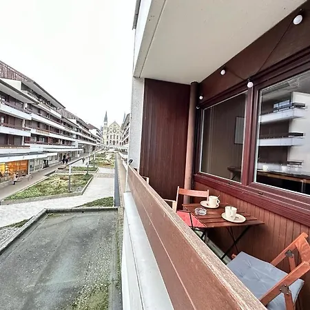 Apartment Flechambault Face A La Basilique Avec Terrasse Reims