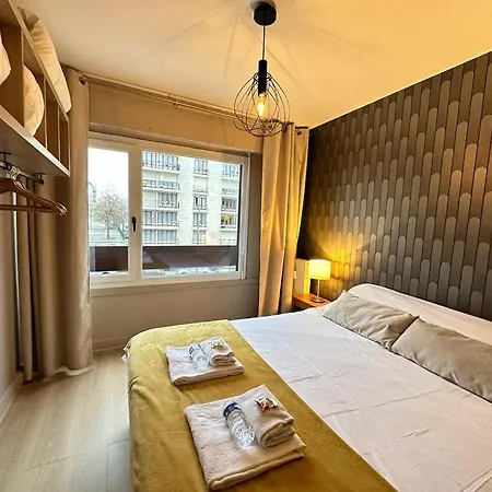 Flechambault Face A La Basilique Avec Terrasse