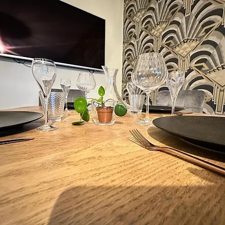 Flechambault Face A La Basilique Avec Terrasse Remeš