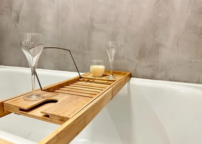 Flechambault Face A La Basilique Avec Terrasse * Reims