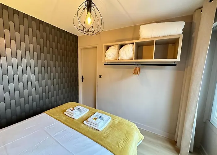 Apartment Flechambault Face A La Basilique Avec Terrasse Reims